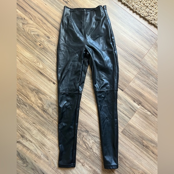 Abercrombie & Fitch high waisted vegan leather leggings - Picture 1 of 6
